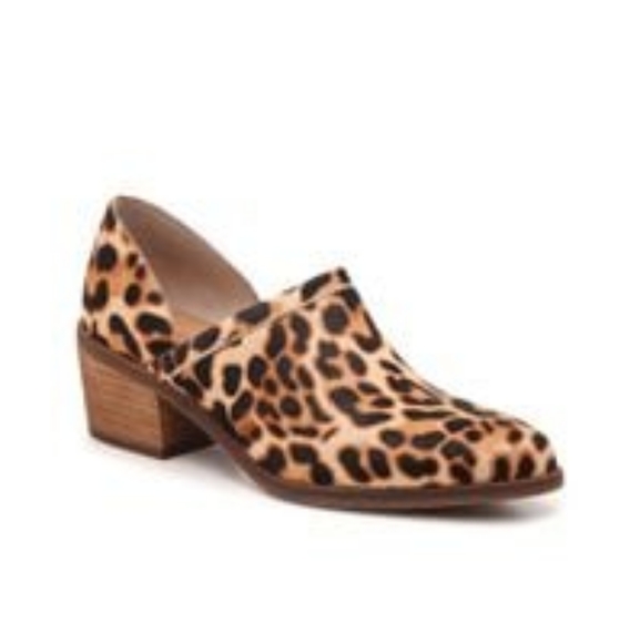 *Sold*Crown Vintage Morrison Leopard Bootie Size 9M